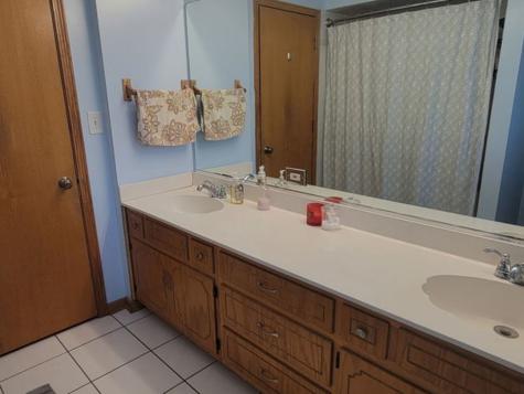 14241 Mackinaw Avenue Burnham IL 60633