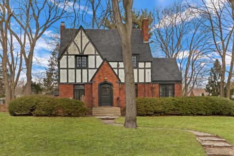 526 West Jackson Street Woodstock IL 60098