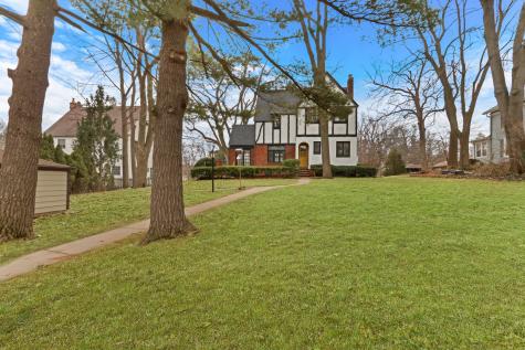 526 West Jackson Street Woodstock IL 60098