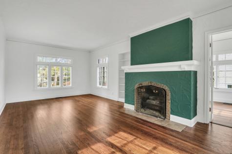 526 West Jackson Street Woodstock IL 60098