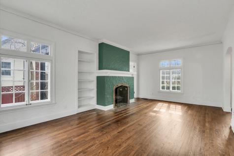 526 West Jackson Street Woodstock IL 60098
