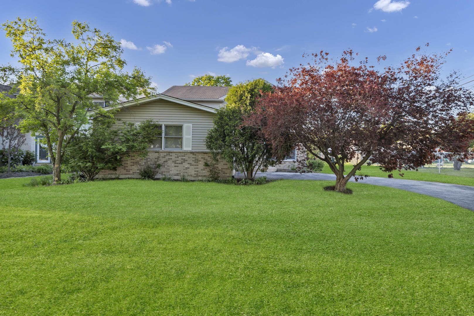 537 West Comstock Avenue Elmhurst IL 60126