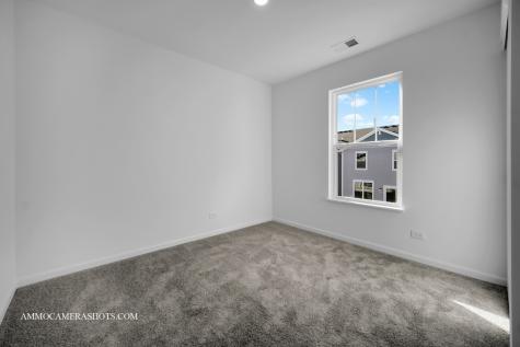 512 Wolverine Drive Aurora IL 60502
