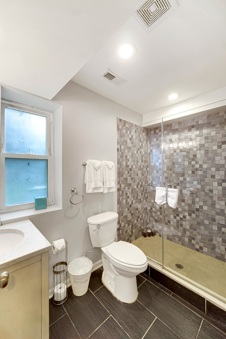 2123 West Adams Street Chicago IL 60612