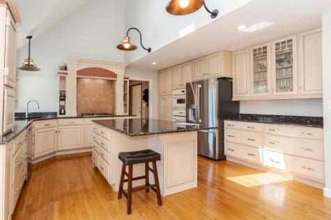 9 Red Stone Court Bloomington IL 61704