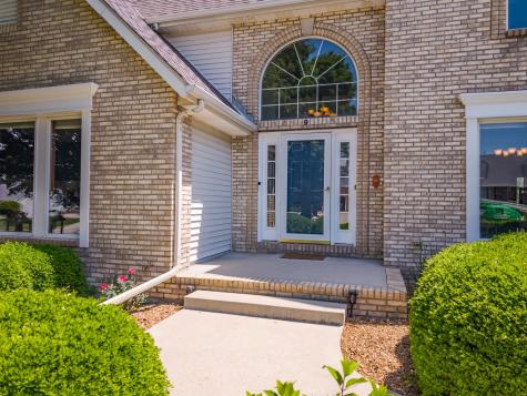 9 Red Stone Court Bloomington IL 61704