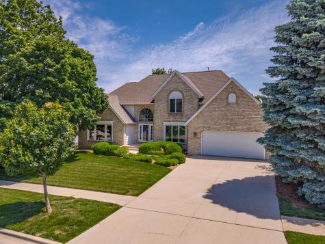 9 Red Stone Court Bloomington IL 61704
