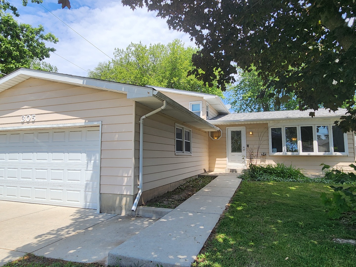 305 North Avenue Antioch IL 60002