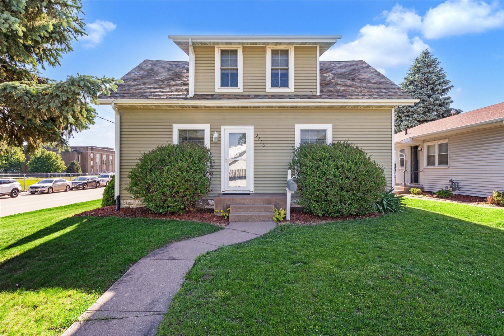 2226 15 1/2 Street Rock Island IL 61201