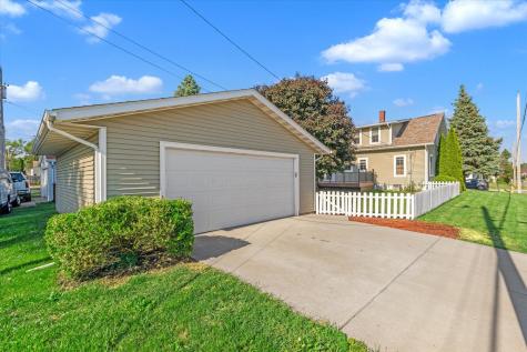 2226 15 1/2 Street Rock Island IL 61201