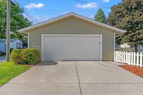 2226 15 1/2 Street Rock Island IL 61201