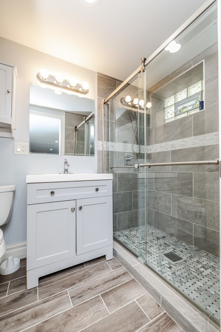 4653 North Kennicott Avenue Chicago IL 60630