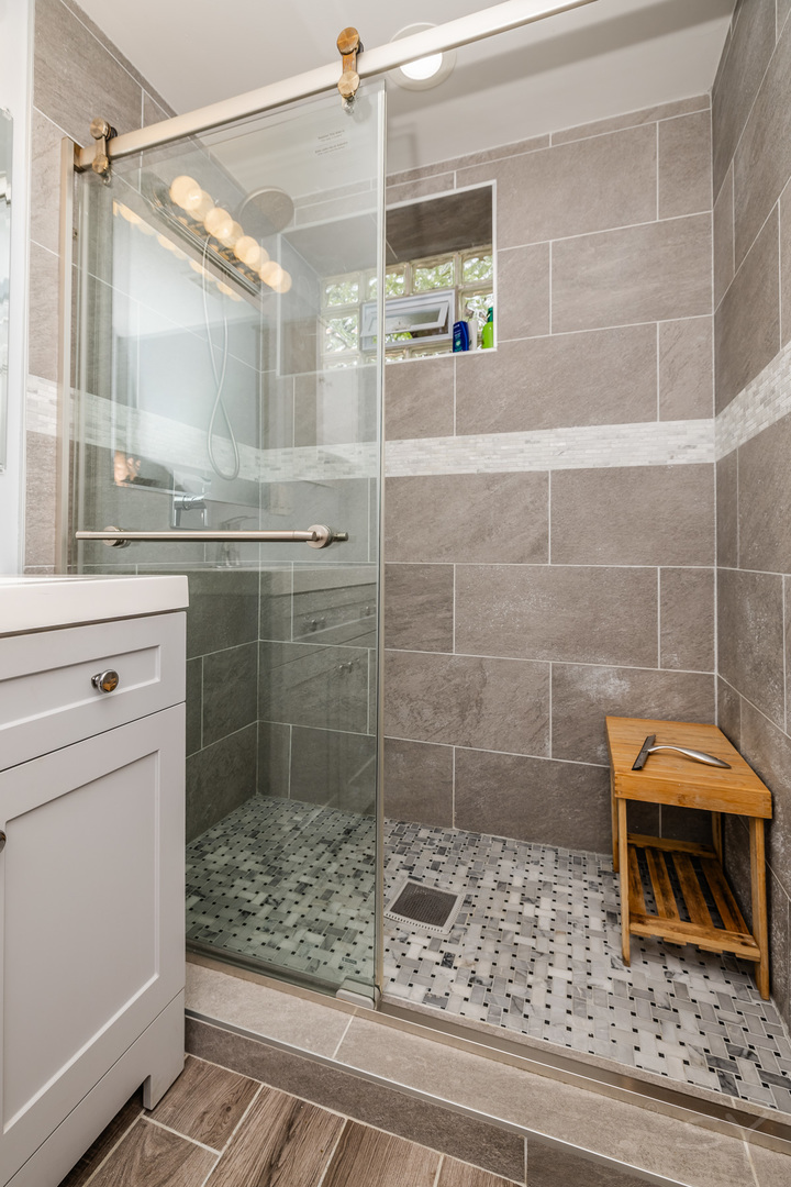 4653 North Kennicott Avenue Chicago IL 60630