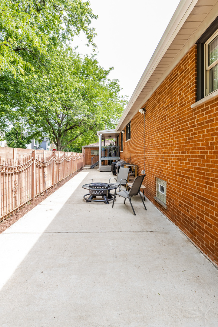 4653 North Kennicott Avenue Chicago IL 60630