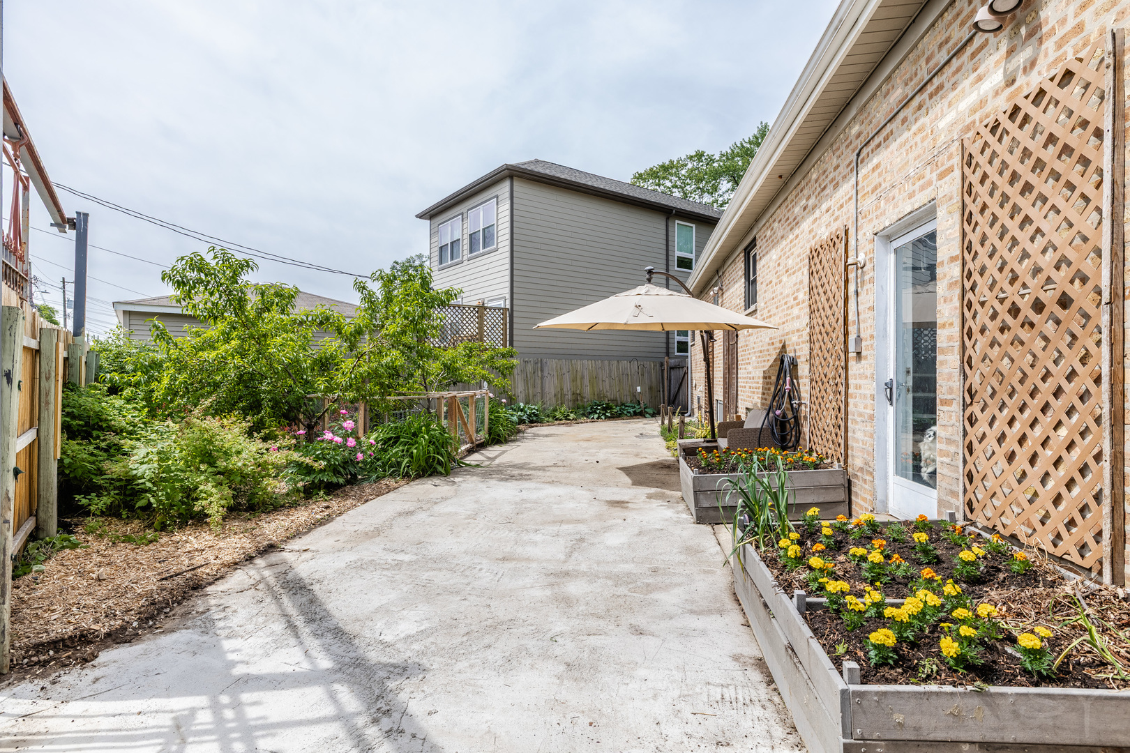 4653 North Kennicott Avenue Chicago IL 60630