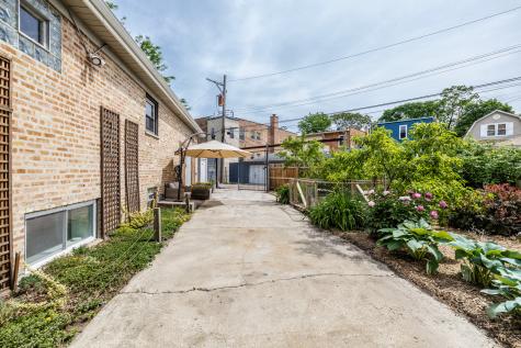 4653 North Kennicott Avenue Chicago IL 60630