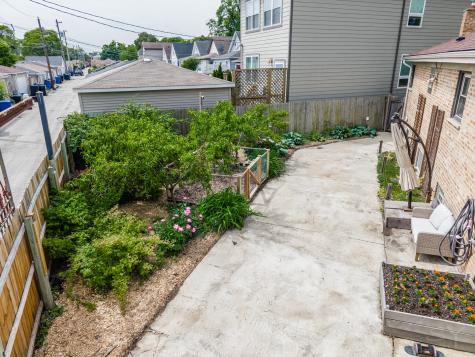 4653 North Kennicott Avenue Chicago IL 60630