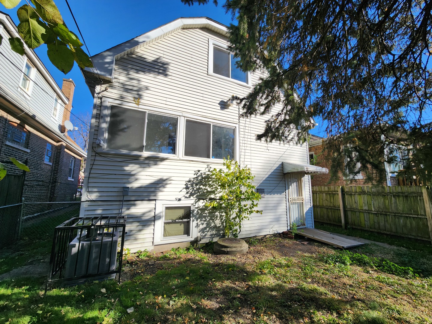 9350 South Manistee Avenue Chicago IL 60617