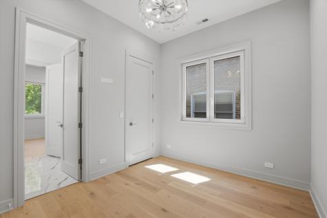 4444 North Greenview Avenue Chicago IL 60640