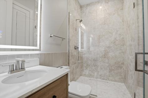 4444 North Greenview Avenue Chicago IL 60640