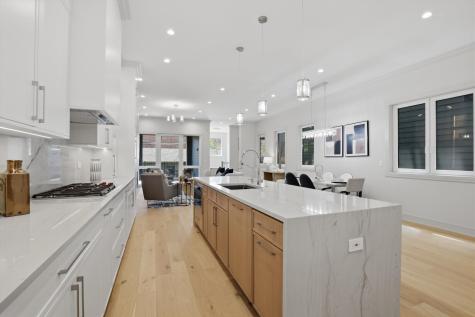 4444 North Greenview Avenue Chicago IL 60640