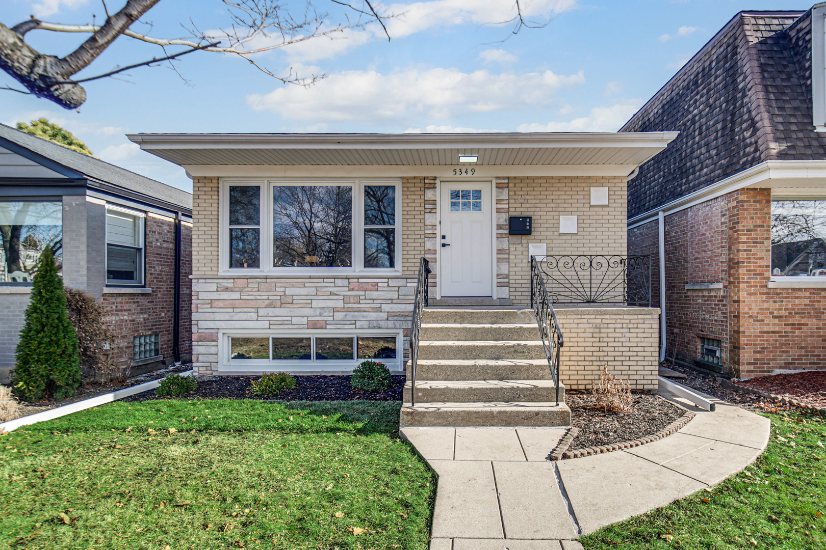 5349 North Meade Avenue Chicago IL 60630