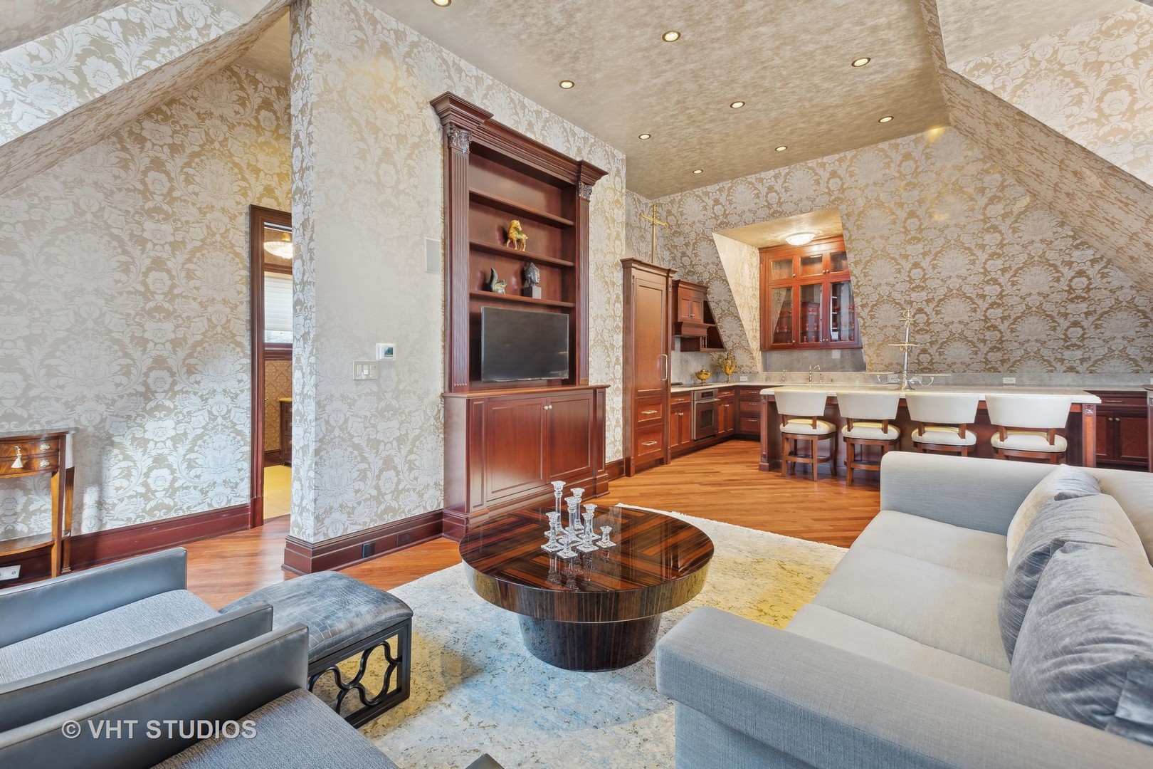 915 North Dearborn Street Chicago IL 60610