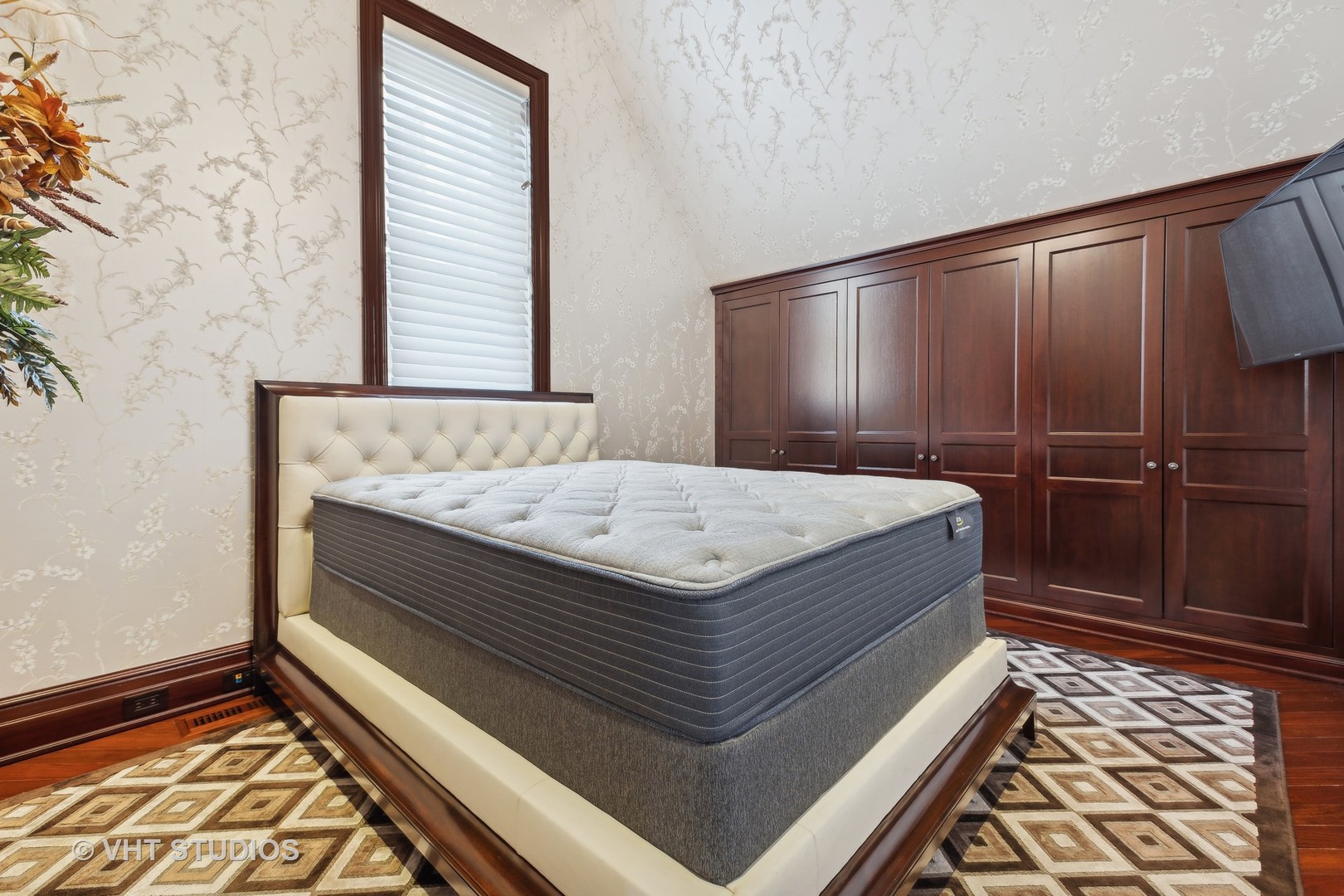 915 North Dearborn Street Chicago IL 60610