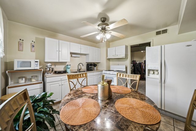 253 West 46th Street Chicago IL 60609