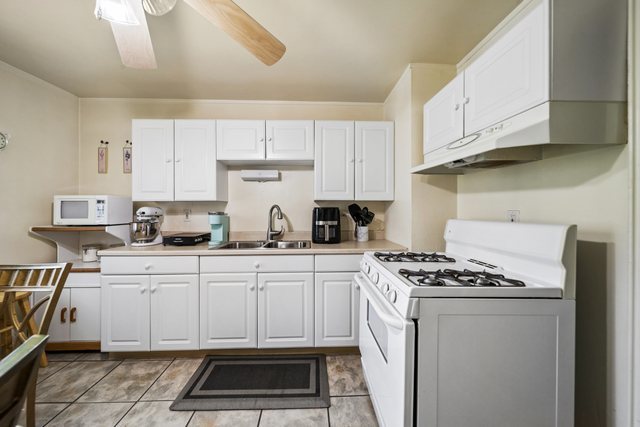 253 West 46th Street Chicago IL 60609