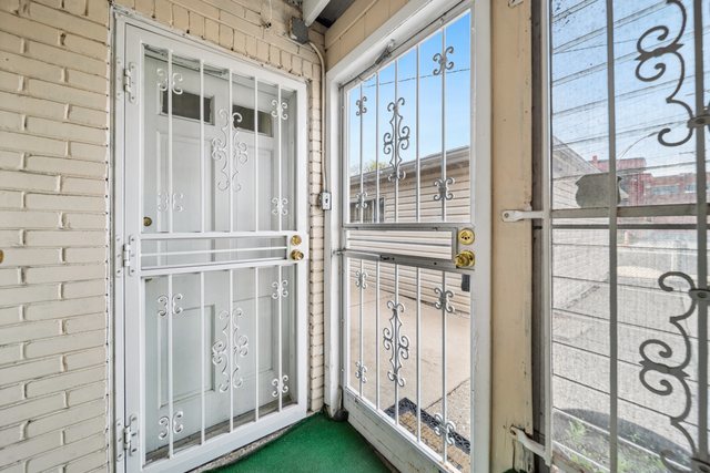253 West 46th Street Chicago IL 60609