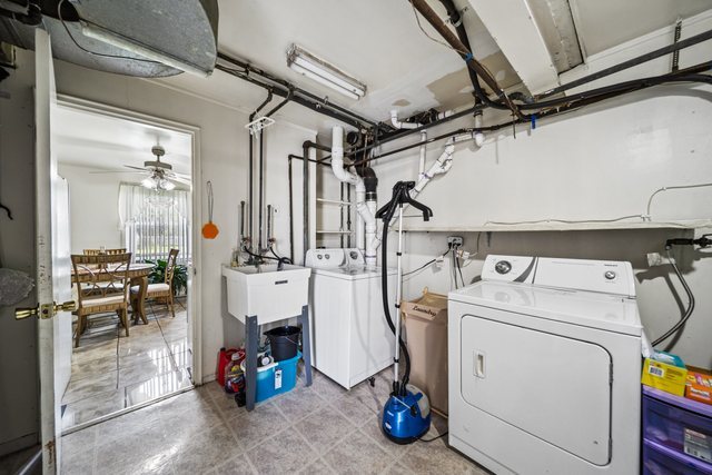 253 West 46th Street Chicago IL 60609