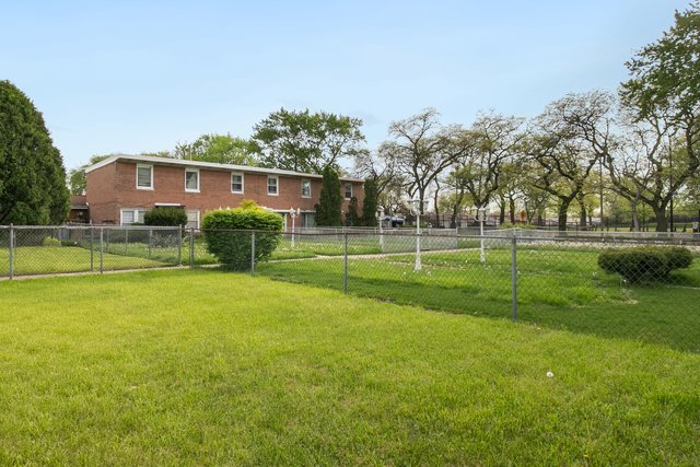 253 West 46th Street Chicago IL 60609