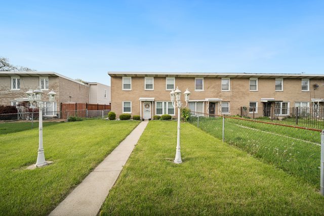 253 West 46th Street Chicago IL 60609