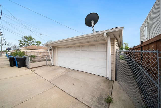 253 West 46th Street Chicago IL 60609
