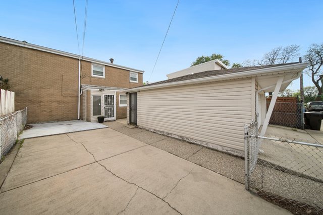 253 West 46th Street Chicago IL 60609
