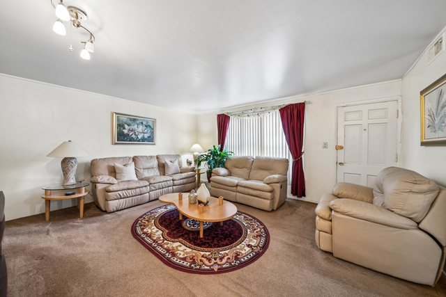 253 West 46th Street Chicago IL 60609