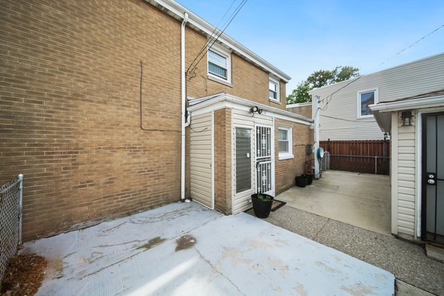 253 West 46th Street Chicago IL 60609