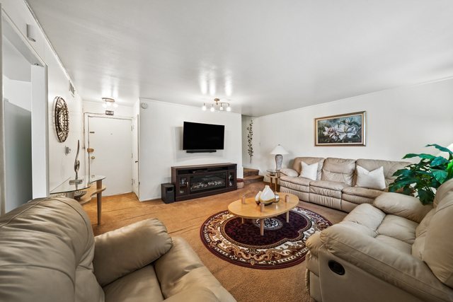 253 West 46th Street Chicago IL 60609