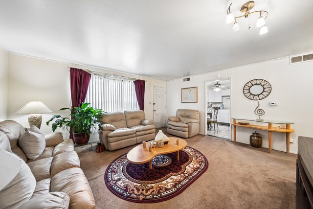 253 West 46th Street Chicago IL 60609