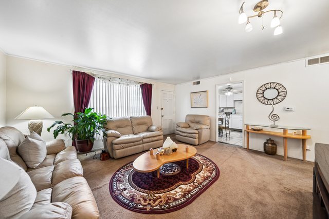 253 West 46th Street Chicago IL 60609
