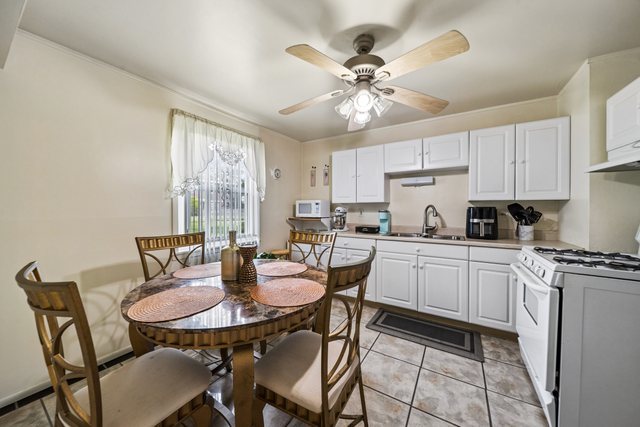 253 West 46th Street Chicago IL 60609