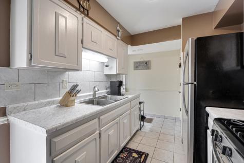 4096 Quincy Court Streamwood IL 60107
