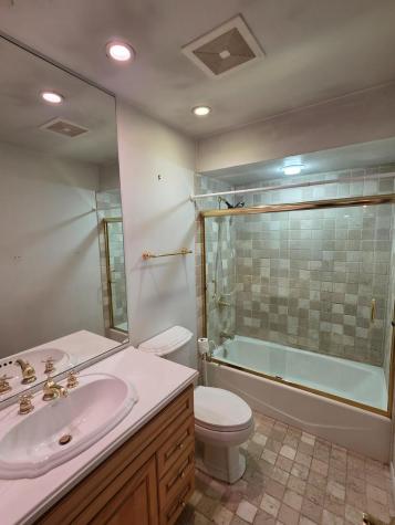 5787 North Clifford Avenue Chicago IL 60646