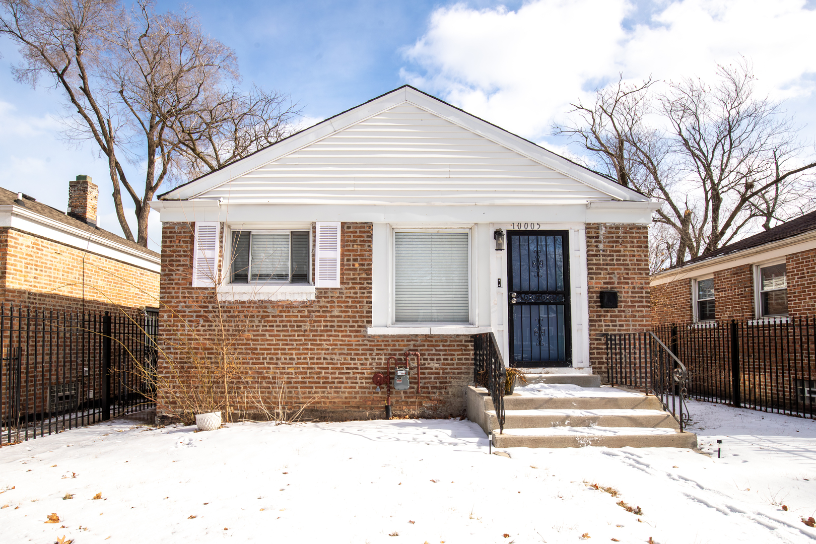 10005 South Calhoun Avenue Chicago IL 60617