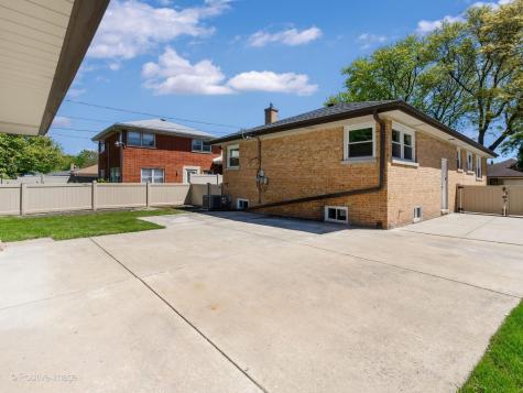 5720 Reba Street Morton Grove IL 60053