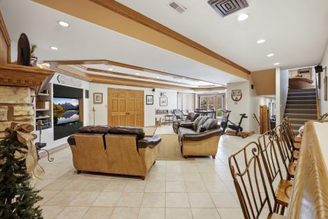 33 West Eureka Drive Lemont IL 60439