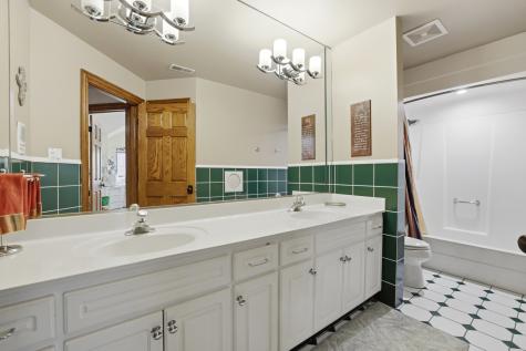 33 West Eureka Drive Lemont IL 60439
