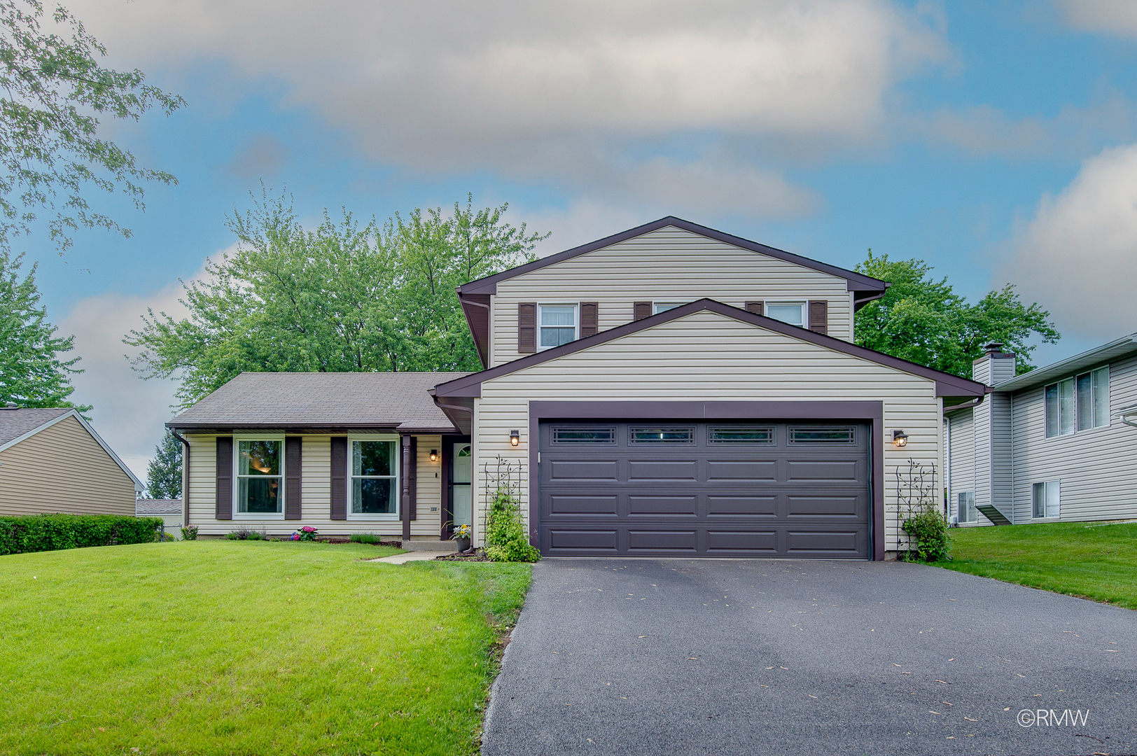 942 West Clearwater Street Roselle IL 60172