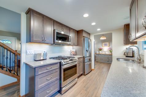 942 West Clearwater Street Roselle IL 60172